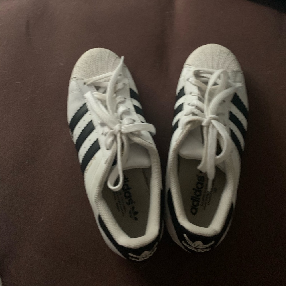 Adidas superstar shoe men’s 8 women’s 9.5